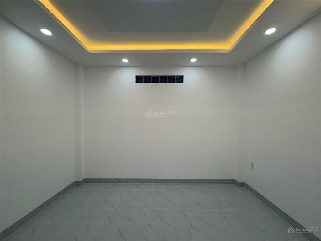 Tuyệt phẩm đẹp lung linh 3 lầu (4mx12m=48m2 vuông vức) mới 100% hẻm xe hơi khu vip hồ xuân hương