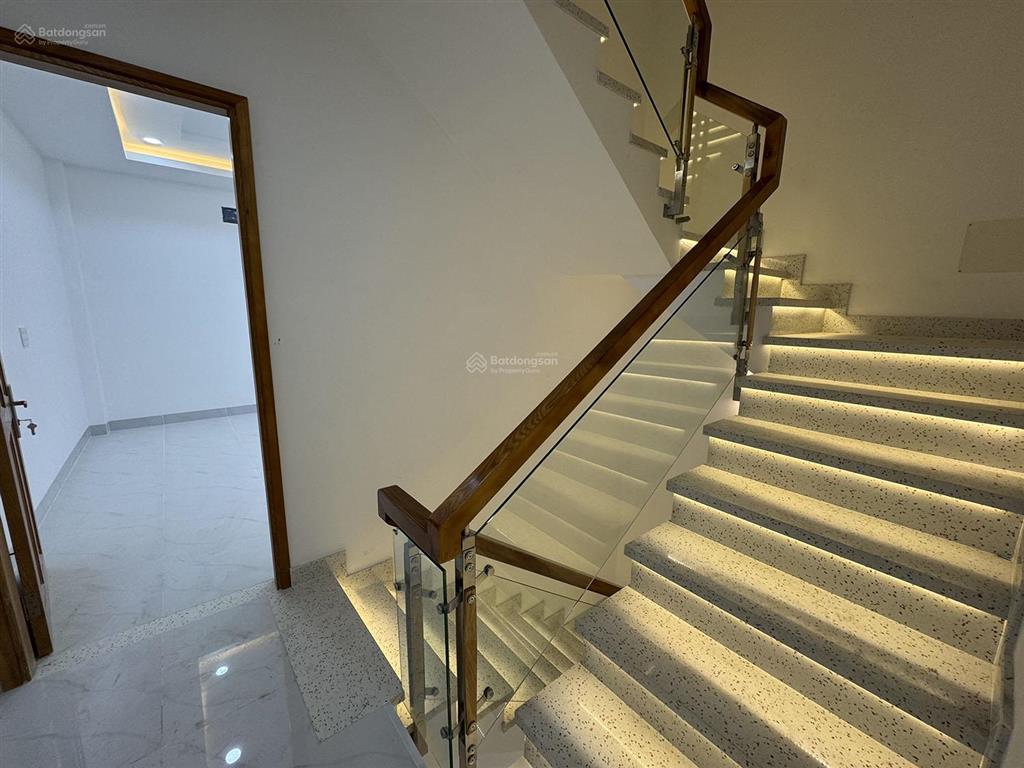 Tuyệt phẩm đẹp lung linh 3 lầu (4mx12m=48m2 vuông vức) mới 100% hẻm xe hơi khu vip hồ xuân hương