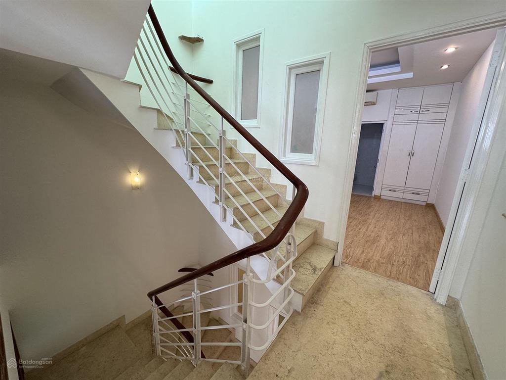 Nhà phố 3 lầu (dtkv 4mx15,5m=62m2) hẻm nhựa 8m khu kinh doanh sầm uất và người nước ở lê văn sỹ