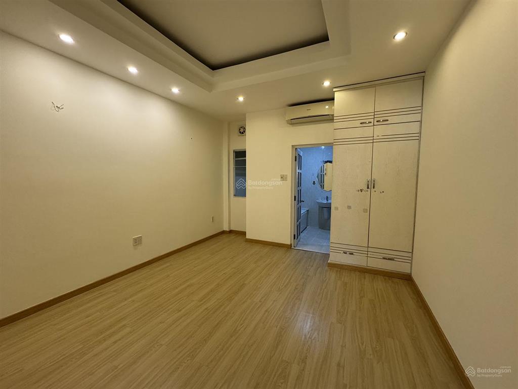 Nhà phố 3 lầu (dtkv 4mx15,5m=62m2) hẻm nhựa 8m khu kinh doanh sầm uất và người nước ở lê văn sỹ