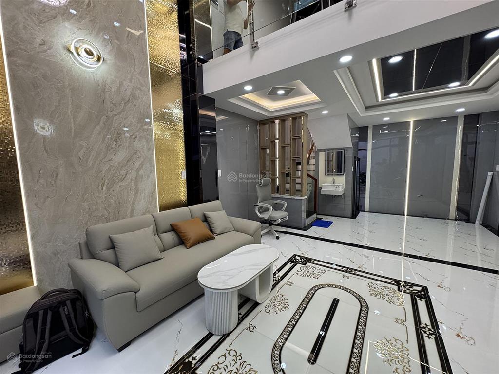Nhà 3 lầu thiết kế tân cổ điển, full nội thất ccấp hẻm xe hơi huỳnh khương an gần đ.học công nghiệp