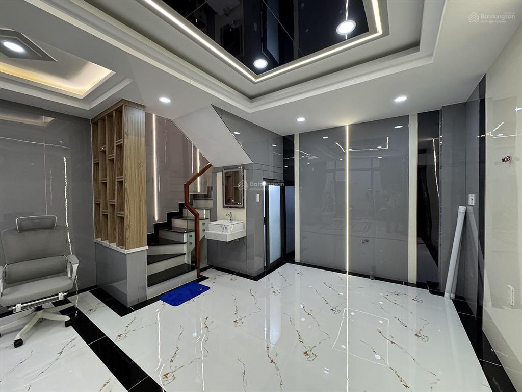Nhà 3 lầu thiết kế tân cổ điển, full nội thất ccấp hẻm xe hơi huỳnh khương an gần đ.học công nghiệp
