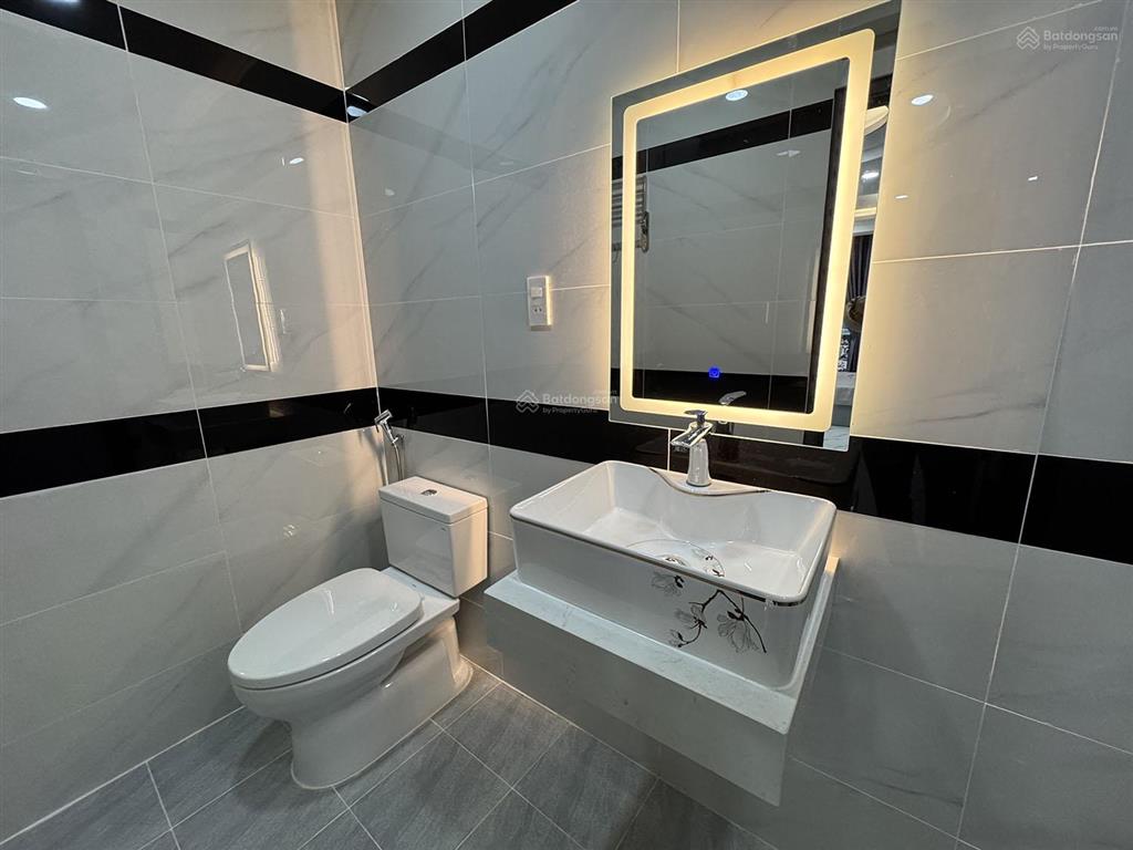 Nhà 3 lầu thiết kế tân cổ điển, full nội thất ccấp hẻm xe hơi huỳnh khương an gần đ.học công nghiệp