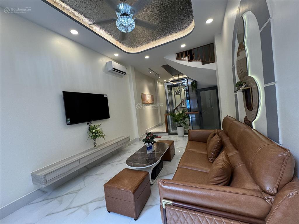 Nhà 3 lầu+s.thượng (3,5mx18m=63m2)+thang máy, n.thất ccấp, 5 p.ngủ, hẻm 6m khu thời trang lê văn sỹ