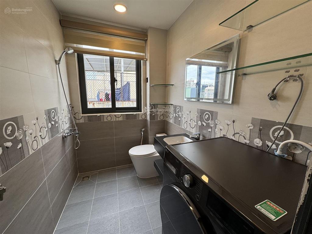 Nhà 3 lầu+s.thượng (3,5mx18m=63m2)+thang máy, n.thất ccấp, 5 p.ngủ, hẻm 6m khu thời trang lê văn sỹ