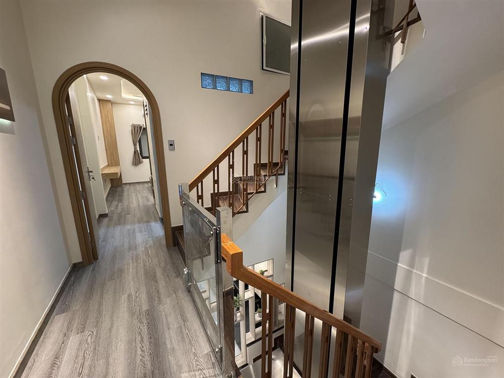 Nhà 3 lầu+s.thượng (3,5mx18m=63m2)+thang máy, n.thất ccấp, 5 p.ngủ, hẻm 6m khu thời trang lê văn sỹ