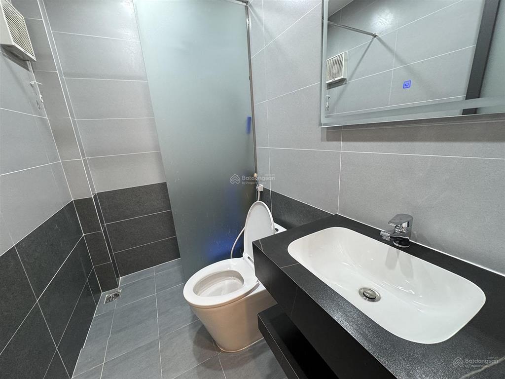 Nhà 3 lầu+s.thượng (3,5mx18m=63m2)+thang máy, n.thất ccấp, 5 p.ngủ, hẻm 6m khu thời trang lê văn sỹ