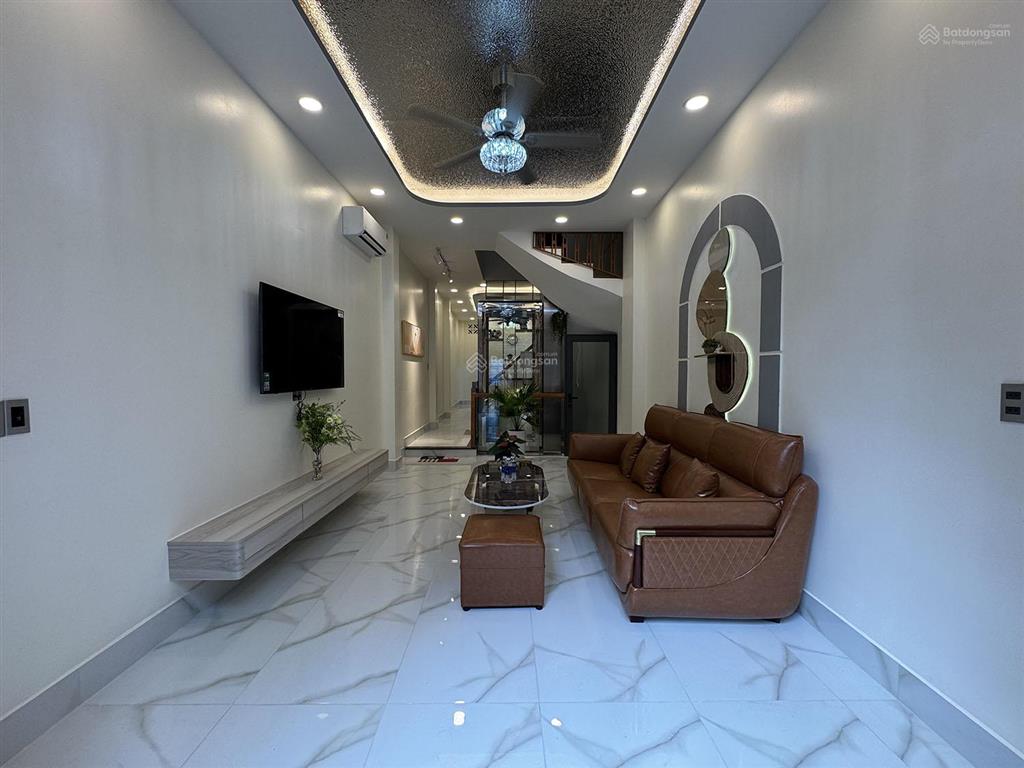 Nhà 3 lầu+s.thượng (3,5mx18m=63m2)+thang máy, n.thất ccấp, 5 p.ngủ, hẻm 6m khu thời trang lê văn sỹ