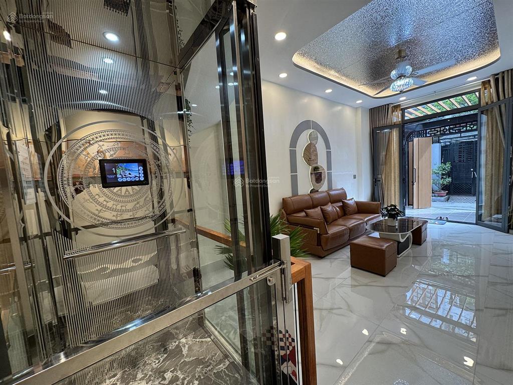 Nhà 3 lầu+s.thượng (3,5mx18m=63m2)+thang máy, n.thất ccấp, 5 p.ngủ, hẻm 6m khu thời trang lê văn sỹ