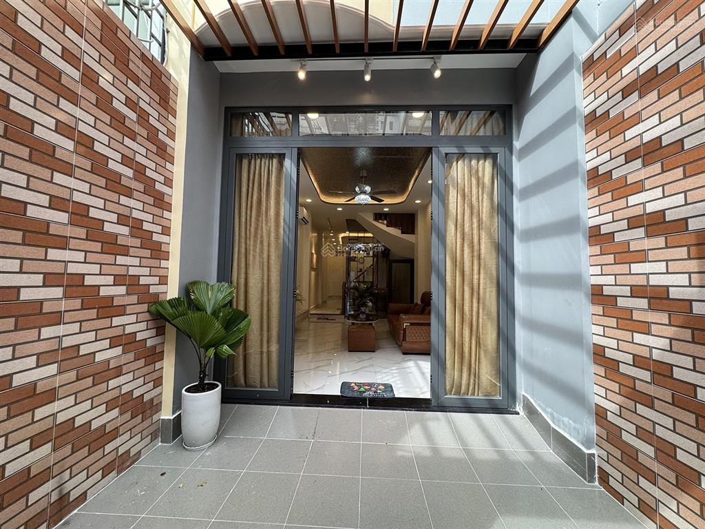 Nhà 3 lầu+s.thượng (3,5mx18m=63m2)+thang máy, n.thất ccấp, 5 p.ngủ, hẻm 6m khu thời trang lê văn sỹ