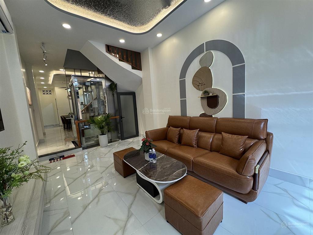 Nhà 3 lầu+s.thượng (3,5mx18m=63m2)+thang máy, n.thất ccấp, 5 p.ngủ, hẻm 6m khu thời trang lê văn sỹ