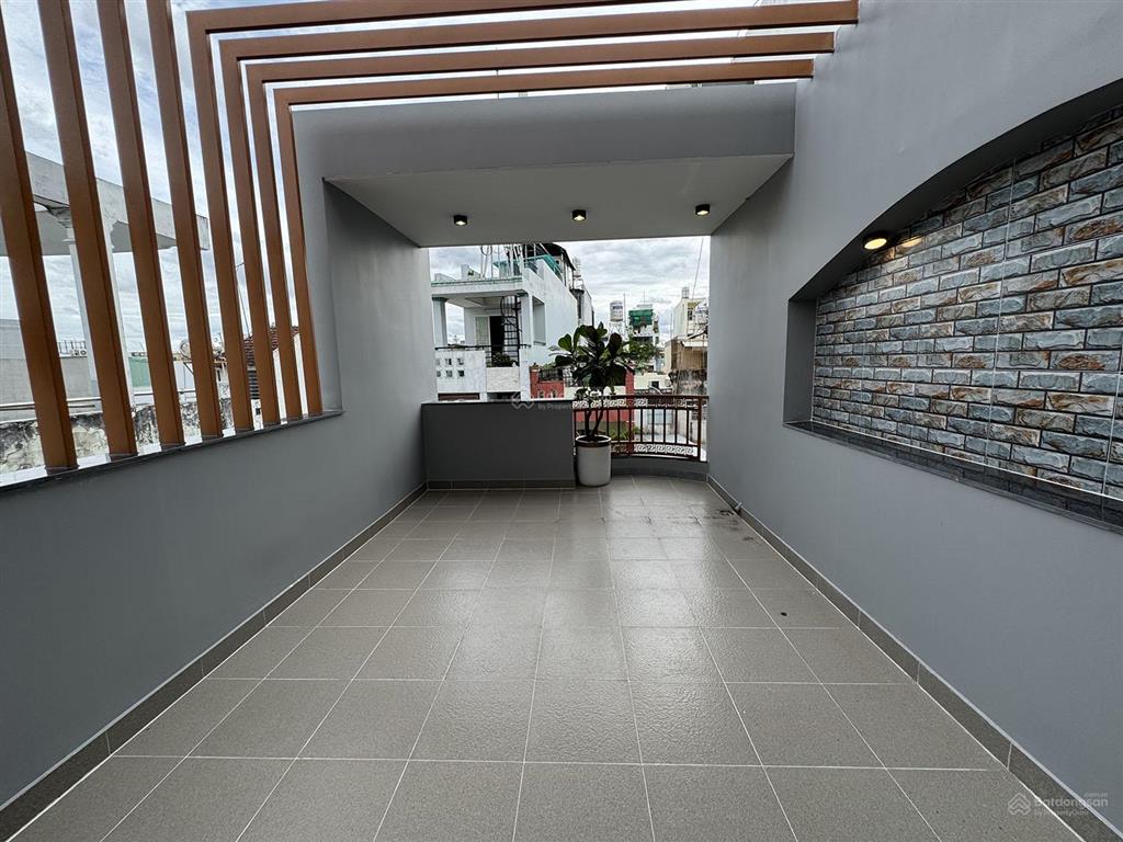 Nhà 3 lầu+s.thượng (3,5mx18m=63m2)+thang máy, n.thất ccấp, 5 p.ngủ, hẻm 6m khu thời trang lê văn sỹ