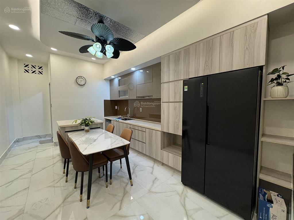 Nhà 3 lầu+s.thượng (3,5mx18m=63m2)+thang máy, n.thất ccấp, 5 p.ngủ, hẻm 6m khu thời trang lê văn sỹ