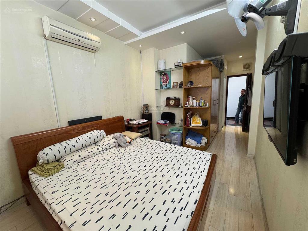 Nhà phố 3 lầu, full nội thất khu dân trí cao hẻm đẹp phan đình phùng  gần cầu kiệu, hai bà trưng