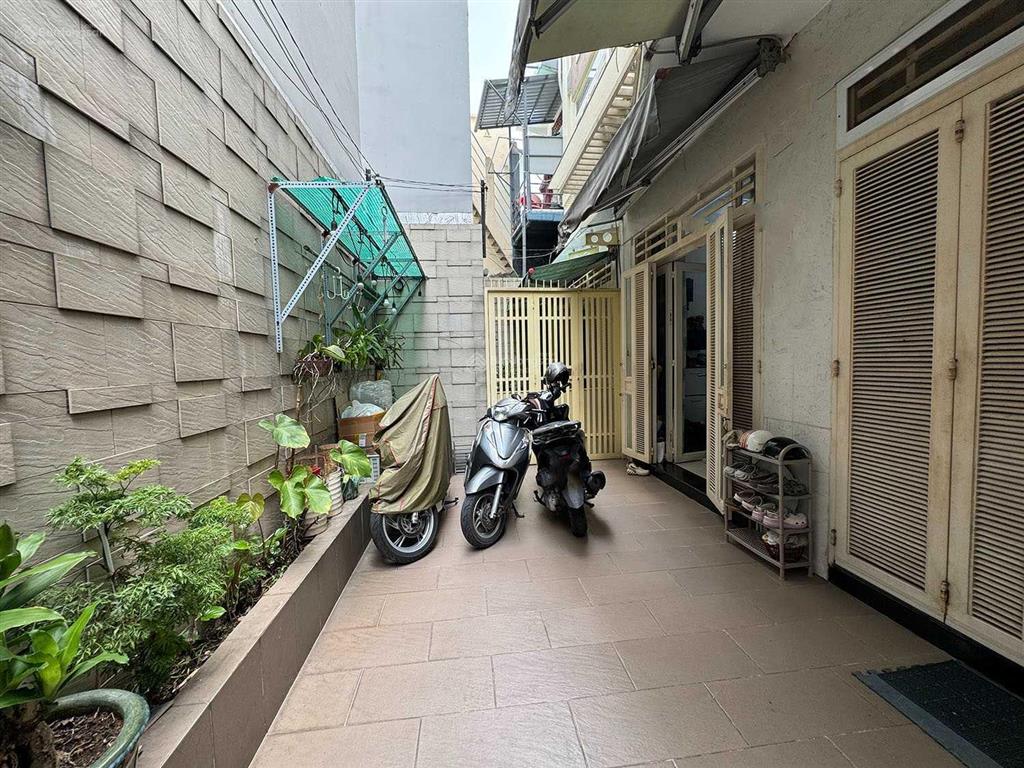 Nhà phố 3 lầu, full nội thất khu dân trí cao hẻm đẹp phan đình phùng  gần cầu kiệu, hai bà trưng
