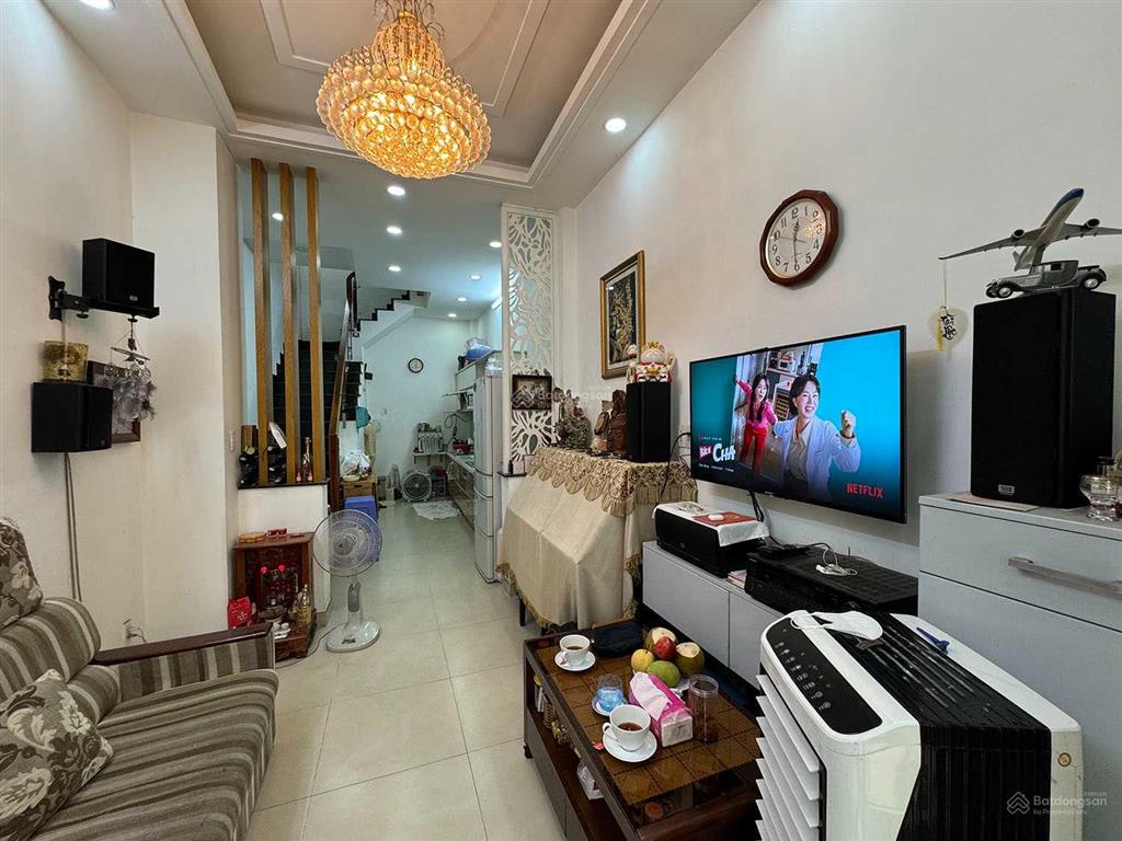 Nhà phố 3 lầu, full nội thất khu dân trí cao hẻm đẹp phan đình phùng  gần cầu kiệu, hai bà trưng