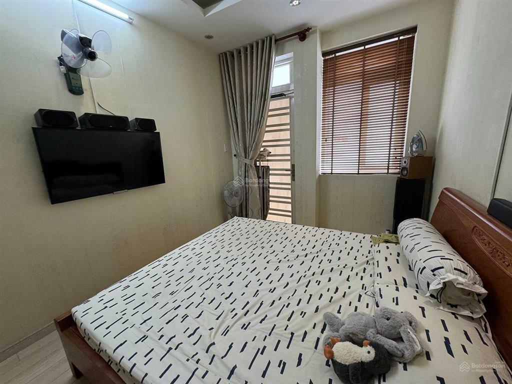 Nhà phố 3 lầu, full nội thất khu dân trí cao hẻm đẹp phan đình phùng  gần cầu kiệu, hai bà trưng