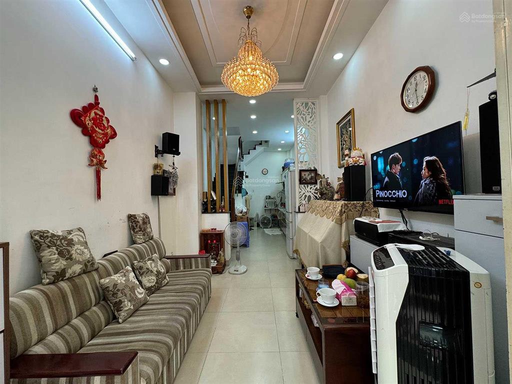 Nhà phố 3 lầu, full nội thất khu dân trí cao hẻm đẹp phan đình phùng  gần cầu kiệu, hai bà trưng