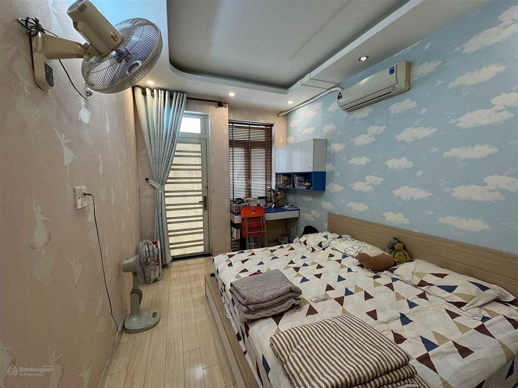 Nhà phố 3 lầu, full nội thất khu dân trí cao hẻm đẹp phan đình phùng  gần cầu kiệu, hai bà trưng