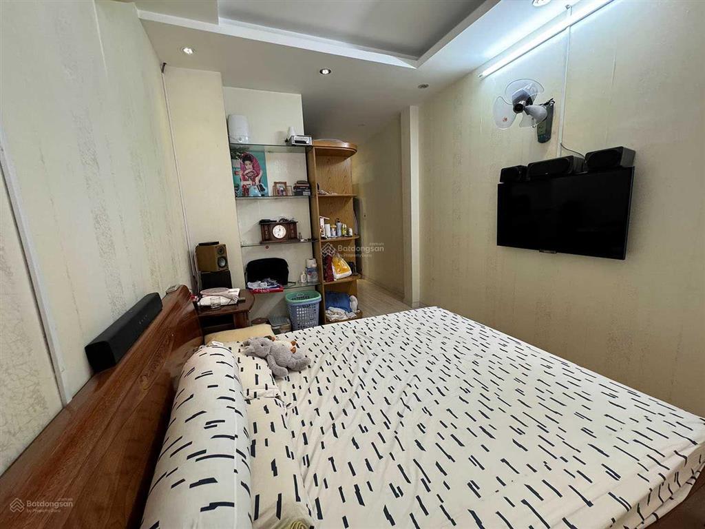 Nhà phố 3 lầu, full nội thất khu dân trí cao hẻm đẹp phan đình phùng  gần cầu kiệu, hai bà trưng