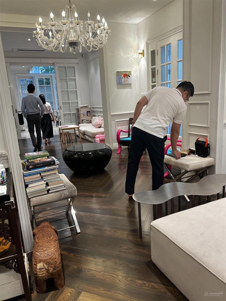 (chính chủ) tôi bán căn biệt thự, mặt phố tô ngọc vân, q tây hồ, dt 170 x 6t, mt 6,5 m, 95 tỷ