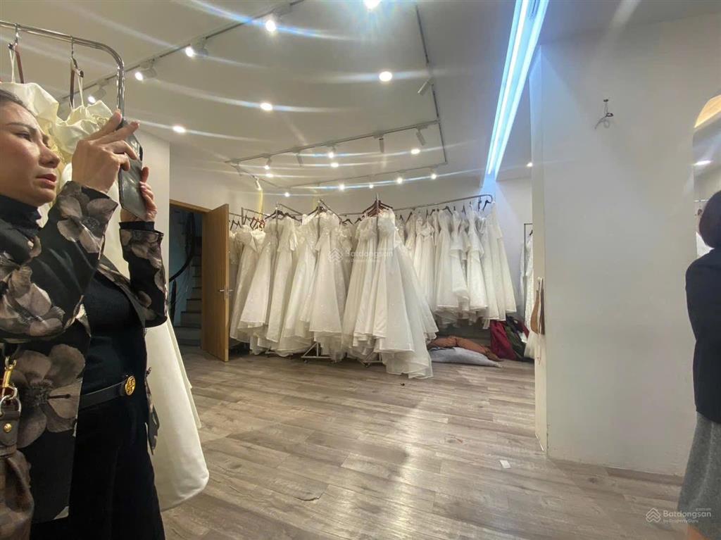 (chính chủ) tôi cần bán nhà mặt phố thi sách, quận hai bà trưng, dt 120 m2, 10 tầng. giá 100 tỷ