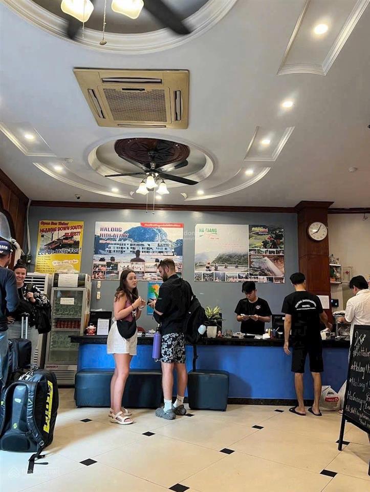 Chính chủ tôi cần bán toà khách sạn trung tâm phố cổ, q hoàn kiếm, dt 190 m2, 10 tầng, mt 7,6 m