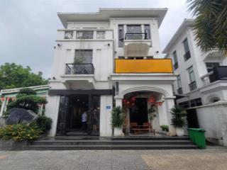 Cho thuê biệt thự đơn lập góc đang làm nhà hàng, để lại toàn bộ nhà hàng không phí sang nhượng