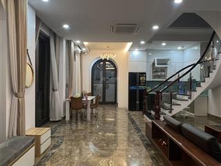 Cần cho thuê biệt thự song lập full đồ ở ngay. công năng 4 ngủ. gần hồ, gần tttm. giá 33tr/ tháng