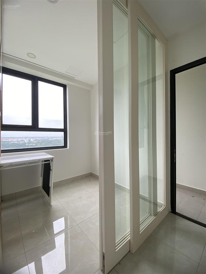 2.3tỷ ở ngay căn 2pn view sông sài gòn intela, nhà trống cơ bản, tầng cao, tặng tiền sổ