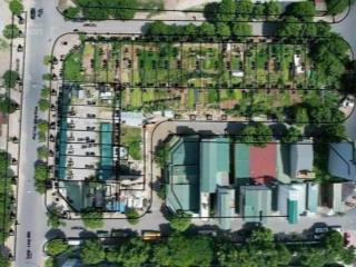 Đất xây tòa văn phòng, mt đỉnh cao, lô góc view hồ. đường đỗ vài chục chiếc ôtô. sử dụng 2 vỉa hè
