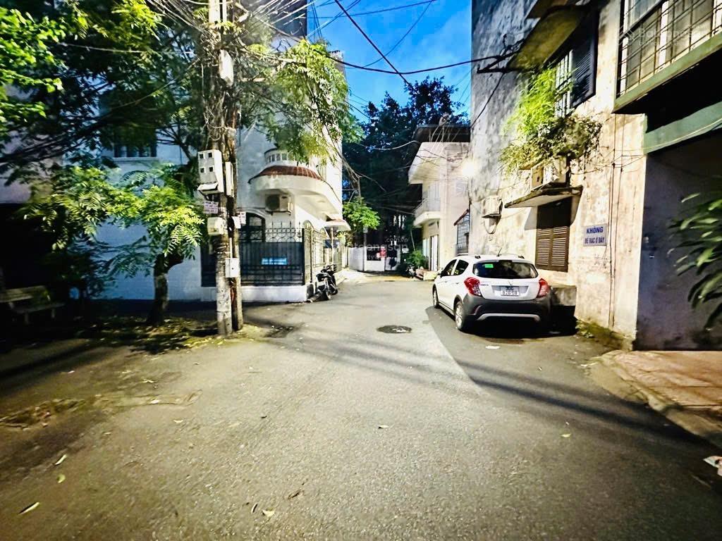 Bán đất đẹp mặt ngõ ô tô giáp đường 17 m không lỗi phong thủy 99m2. mt 4.5m. chào 6.86 tỷ