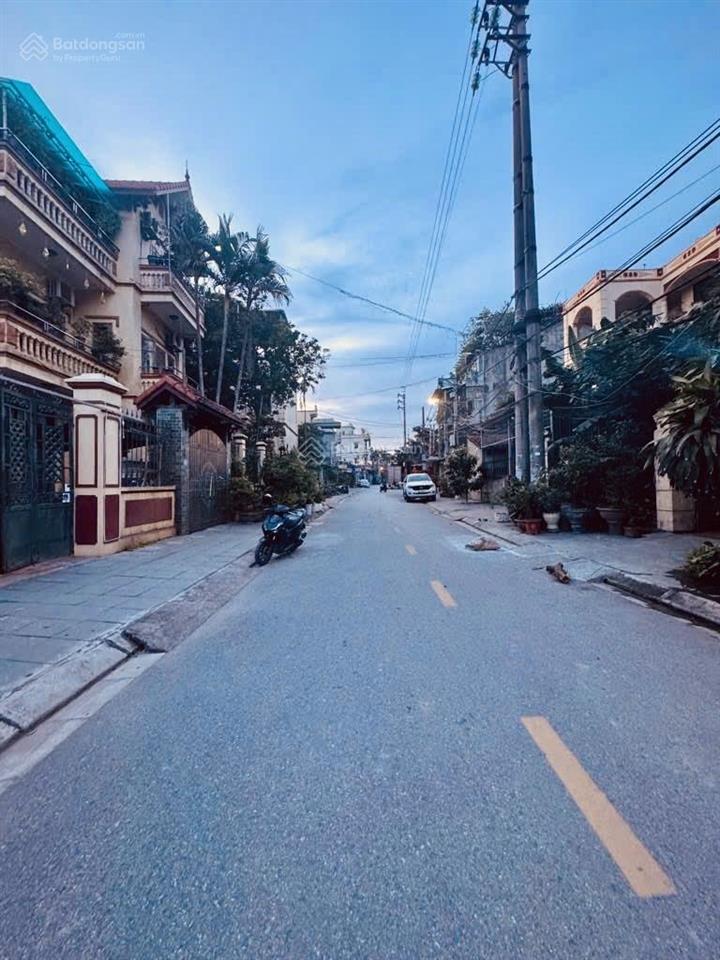 Bán đất đẹp mặt ngõ ô tô giáp đường 17 m không lỗi phong thủy 99m2. mt 4.5m. chào 6.86 tỷ