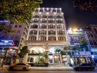 Bán khách sạn 9 tầng phố liễu giai, doanh thu 180tr/tháng, 2 mặt tiền, dt 105m2, mt 5.5m