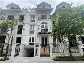 Bán bt hdi 158 võ chí công  dt 135m2 ( sẵn sồ )  hoàn thiện mặt ngoài đường thông thoáng