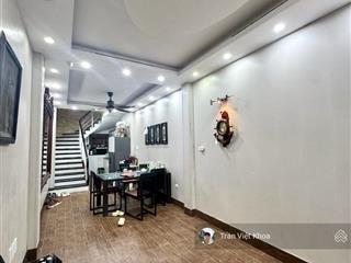 9 tỷ ô tô đỗ cửa  30m ra phố trường chinh  4 tầng, 2 thoáng xịn  tầm view an ninh tuyệt đối