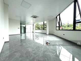 Cho thuê văn phòng lô góc 3 mặt thoáng  ô tô đỗ ngày đêm  thang máy nhập  85m2 thông sàn 8 tr/th