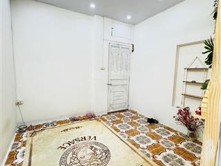 Tập thể tầng 3 minh khai lô góc thoáng sáng. nhà nguyên bản xây tường bê tông từ tầng 1 chắc chắn