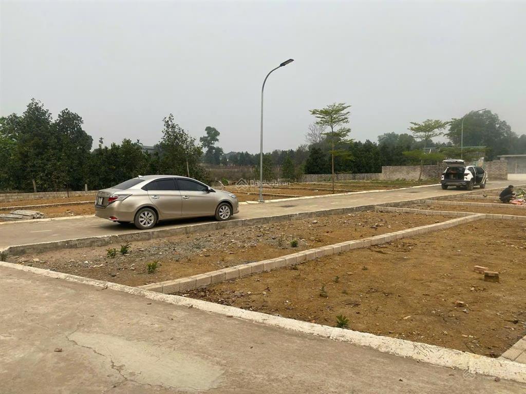 Chủ ngộp bank cần bán gấp 61m2 thôn cánh chủ sát trường đại học fpt và trường học viện tài chính