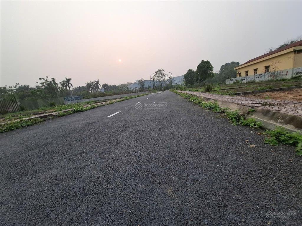 Hàng hiếm đón sóng metro 5 chủ ngộp bank bán rẻ 71.8m2 khoang mái cách đại lộ thăng long chỉ 200m