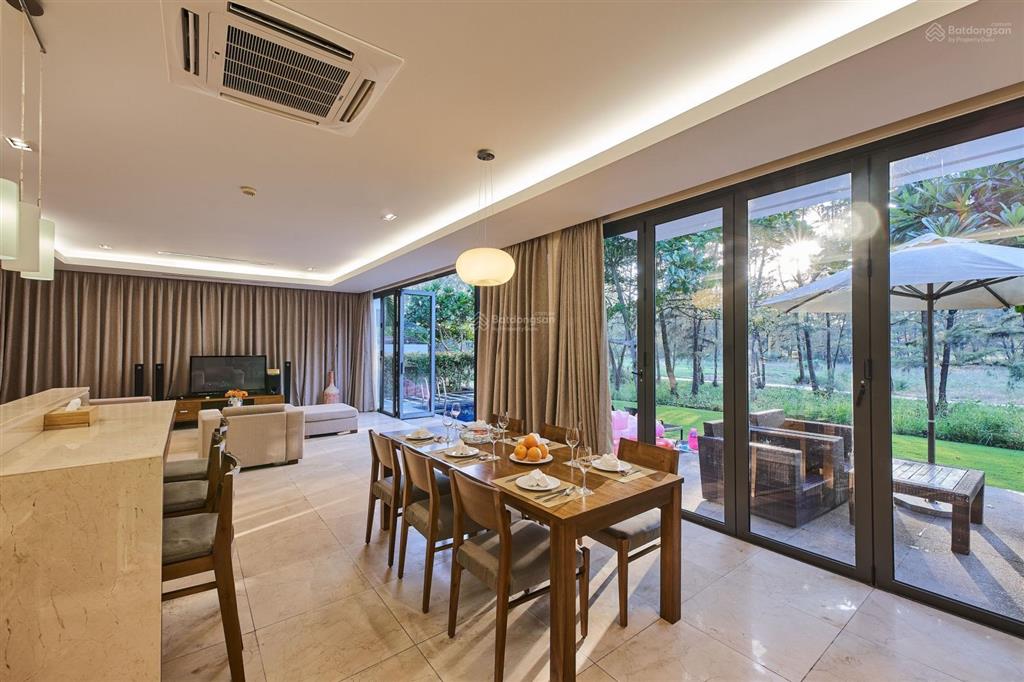 Chính chủ bán gấp biệt thự biển view trực diện biển, 508m2 sổ hồng full nội thất, hồ bơi sân vườn