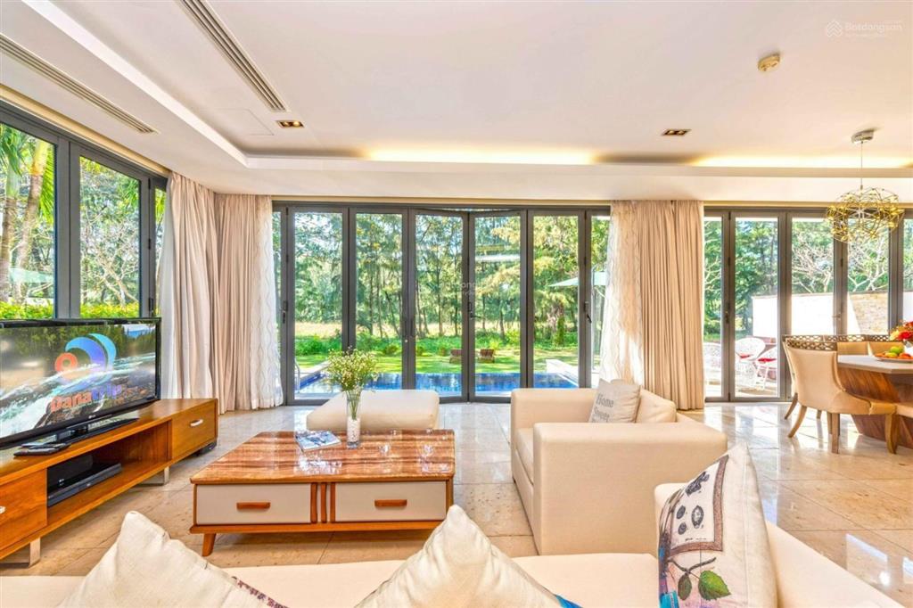 Chính chủ bán gấp biệt thự biển view trực diện biển, 508m2 sổ hồng full nội thất, hồ bơi sân vườn