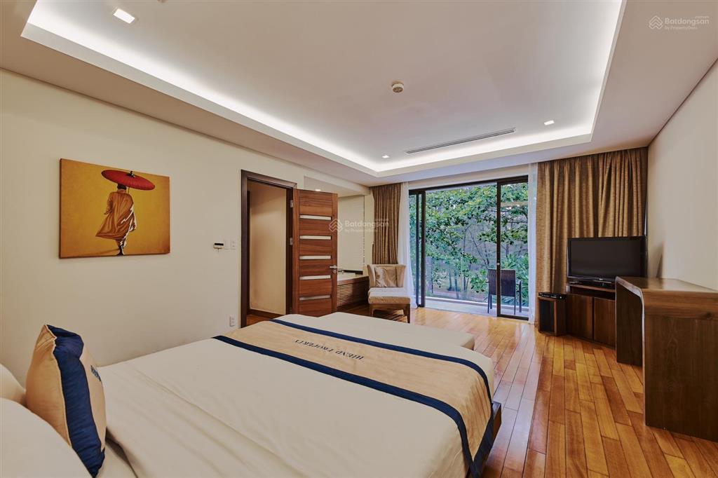 Chính chủ bán gấp biệt thự biển view trực diện biển, 508m2 sổ hồng full nội thất, hồ bơi sân vườn