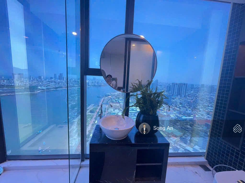 Bán căn hộ 2pn trực diện sông hàn, view pháo hoa quốc tế, full nội thất luxury, sổ hồng sẵn