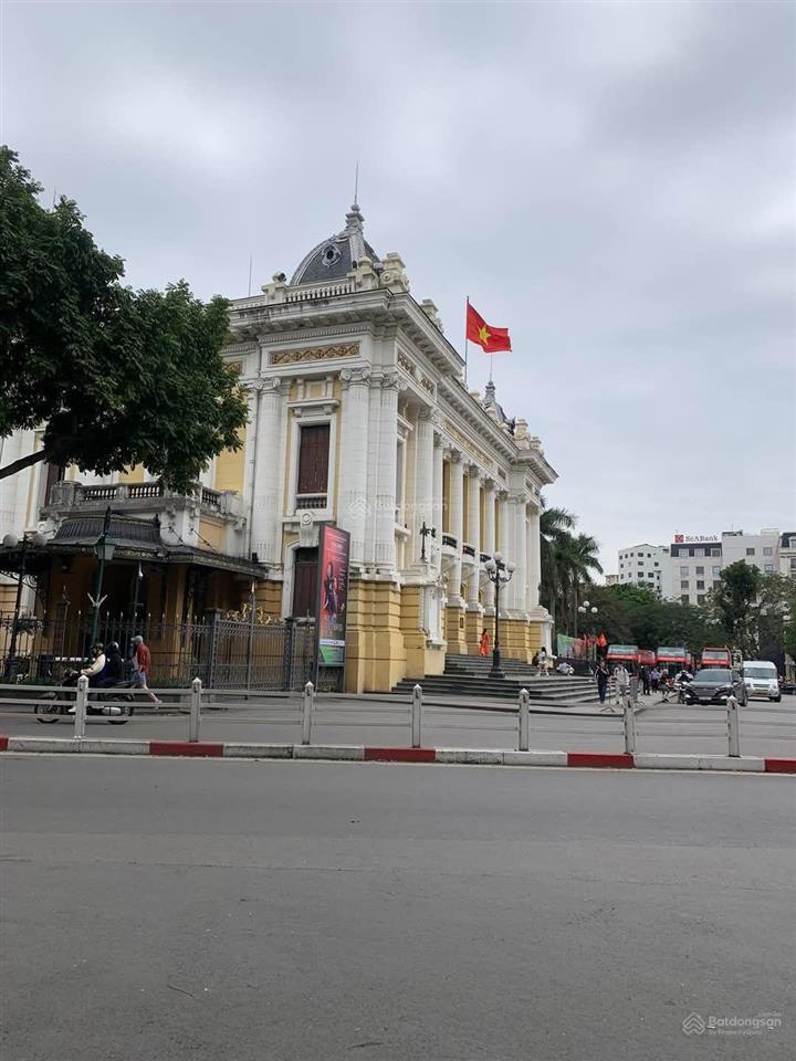 Bán mảnh đất vàng trung tâm hoàn kiếm sát nhà hát lớn lô góc ô tô tránh dt 139m mt 20m giá cực tốt