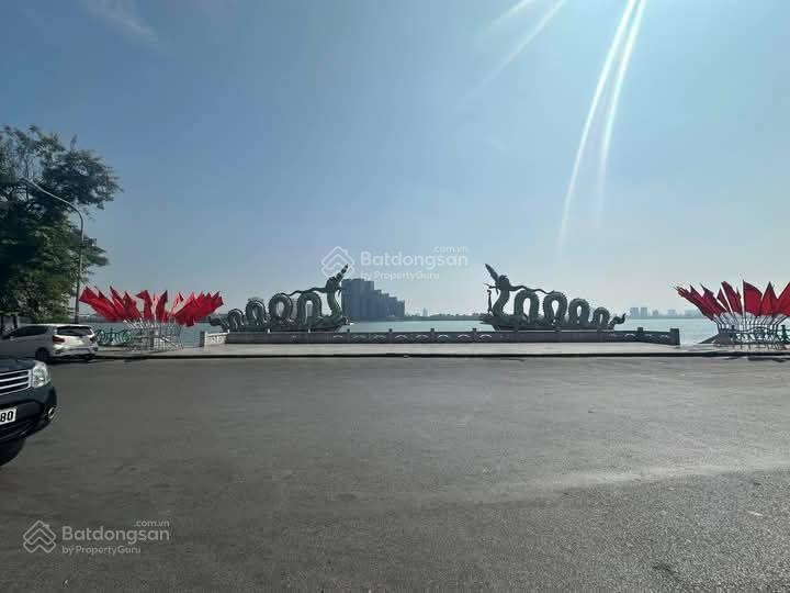 Bán biệt thự tô ngọc vân tây hồ tổng dt 210m2, mt 11m, khu vực tây nhiều hơn ta, ở sướng