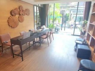 Bán khách sạn trung tâm hoàn kiếm dt gần 70m,8 tầng có thang máy,mt rộng 4.5 chỉ hơn 50 tỷ.