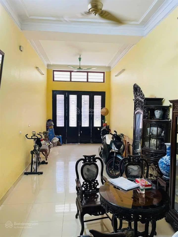 Bán siêu phẩm mặt phố hồng hà, ô tô tránh, kinh doanh đa dạng dt 80m2 4.5 tầng, mt rộng. giá tốt