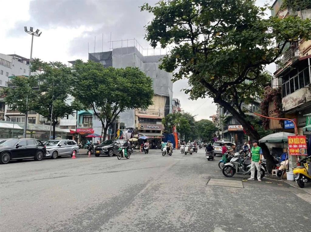 Bán đất trung tâm hoàn kiếm dt gần 500m2.
mặt tiền và hậu siêu rộng gần 20m, thửa vuông đẹp giá tốt