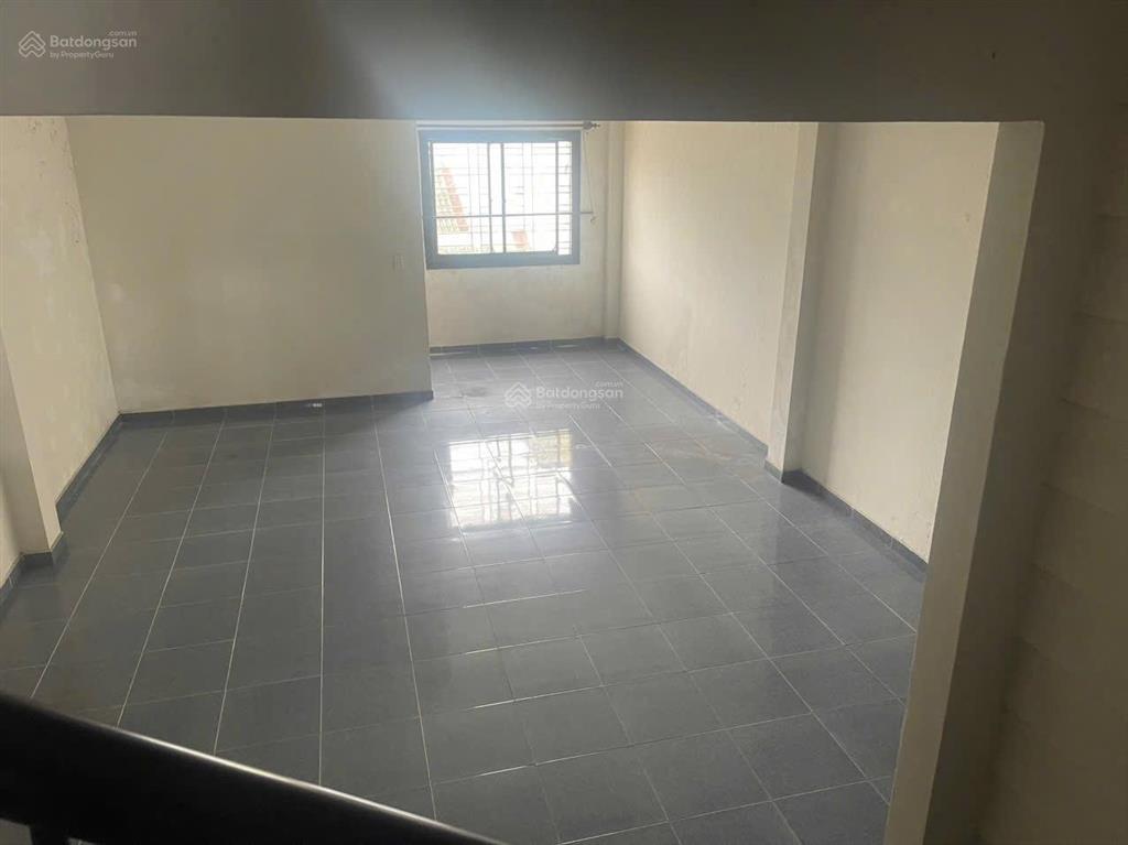 Bán nhà 3 tầng mt đường 15m trịnh đình thảo